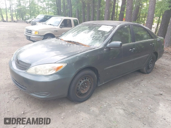 2002 Toyota Camry LE z VIN 4T1BE32K12U619689, wystawiony jako IAAI lot #42222078 z przebiegiem 216 591 mil mil oraz . Historia ofert i sprzedaży dostępna na DreamBid. Obrazek 2.
