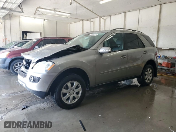 2006 Mercedes-Benz M 350 with VIN 4JGBB86E56A015726, listed as a Copart auction lot 51428725 with 117,497 mi miles and Salvage Title. Bid and sale history available at DreamBid. Image 1.