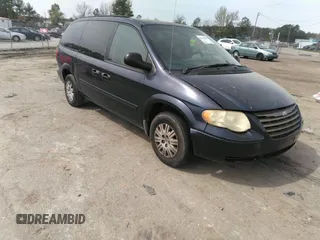 2005 Chrysler Town & Country LX z VIN 2C4GP44R35R401758, wystawiony jako IAAI lot #41942257 z przebiegiem 323 420 mil mil oraz . Historia ofert i sprzedaży dostępna na DreamBid. Obrazek 1.