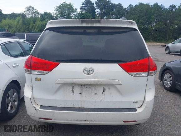 2011 Toyota Sienna LE AAS z VIN 5TDKK3DC7BS051343, wystawiony jako IAAI lot #42611095 z przebiegiem 211 223 mil mil oraz . Historia ofert i sprzedaży dostępna na DreamBid. Obrazek 16.