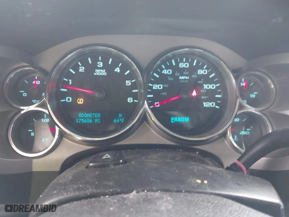 2010 Chevrolet Silverado 1500 LT with VIN 3GCRKSE30AG290298, listed as a IAAI auction lot 41657081 with 175,686 mi miles. Bid and sale history available at carsss.com. Image 7.