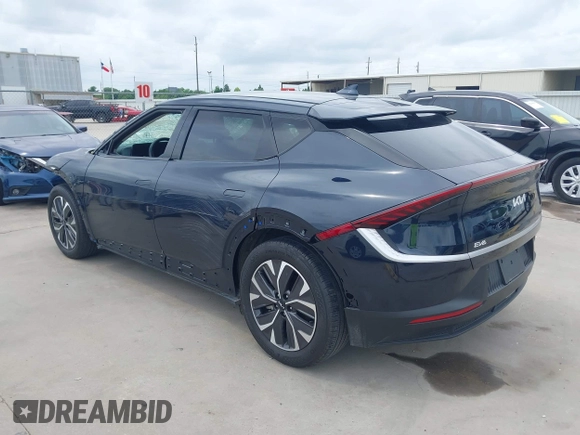 2024 Kia EV6 Light z VIN KNDC34LB7R5616772, wystawiony jako IAAI lot #42133260 z przebiegiem 10 415 mil mil oraz . Historia ofert i sprzedaży dostępna na DreamBid. Obrazek 3.