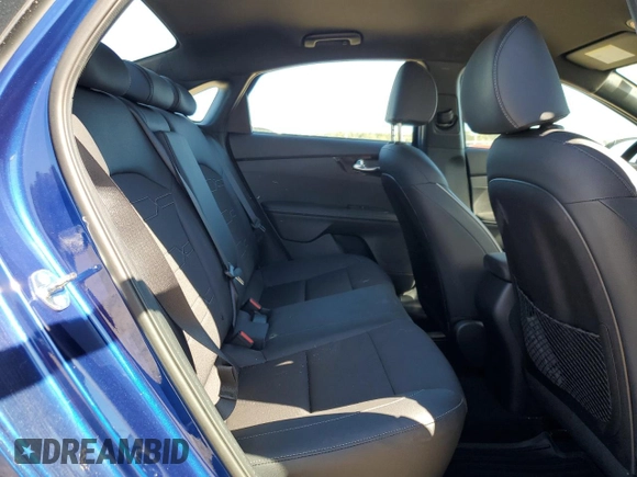 2021 Kia Forte GT-Line with VIN 3KPF34AD9ME359659, listed as a Copart auction lot 61551812 with 9,781 mi miles and Salvage title. Bid and sale history available at DreamBid. Image 6.