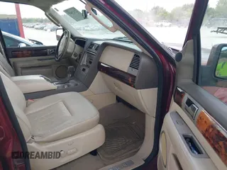 2004 Lincoln Navigator Luxury z VIN 5LMFU27R94LJ10282, wystawiony jako IAAI lot #42115619 z przebiegiem 204 576 mil mil oraz . Historia ofert i sprzedaży dostępna na DreamBid. Obrazek 5.