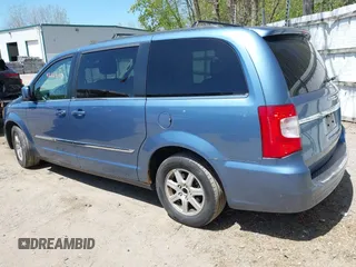 2012 Chrysler Town & Country Touring z VIN 2C4RC1BG1CR188505, wystawiony jako IAAI lot #42224196 z przebiegiem 200 852 mil mil oraz . Historia ofert i sprzedaży dostępna na DreamBid. Obrazek 3.