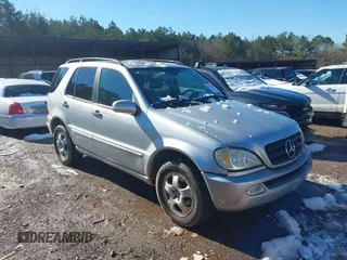 2002 Mercedes-Benz M 320/430/500 z VIN 4JGAB54E32A293225, wystawiony jako IAAI lot #41287333 z przebiegiem 169 184 mil mil oraz . Historia ofert i sprzedaży dostępna na DreamBid. Obrazek 1.