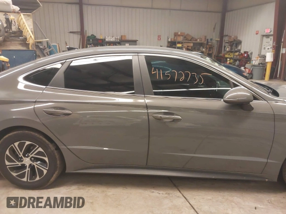 2022 Hyundai Sonata Hybrid Blue with VIN KMHL24JJ3NA048305, listed as a IAAI auction lot 41572735 with 88,085 mi miles. Bid and sale history available at carsss.com. Image 13.