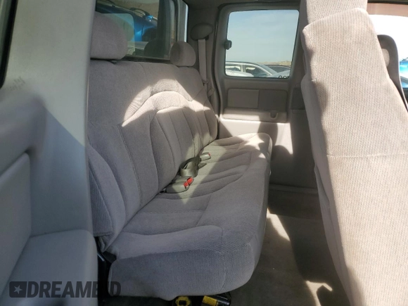 2000 GMC New Sierra 1500 SLE with VIN 2GTEK19T7Y1310097, listed as a Copart auction lot 84557764 with 257,060 mi miles and Salvage Title. Bid and sale history available at carsss.com. Image 10.