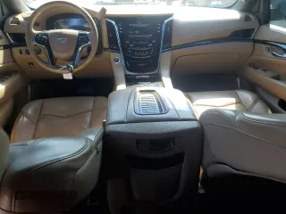 2018 Cadillac Escalade Platinum z VIN 1GYS4DKJ4JR187437, wystawiony jako Copart lot #52129915 z przebiegiem 70 128 mil mil oraz Czysty tytuł • Clean title. Historia ofert i sprzedaży dostępna na DreamBid. Obrazek 8.