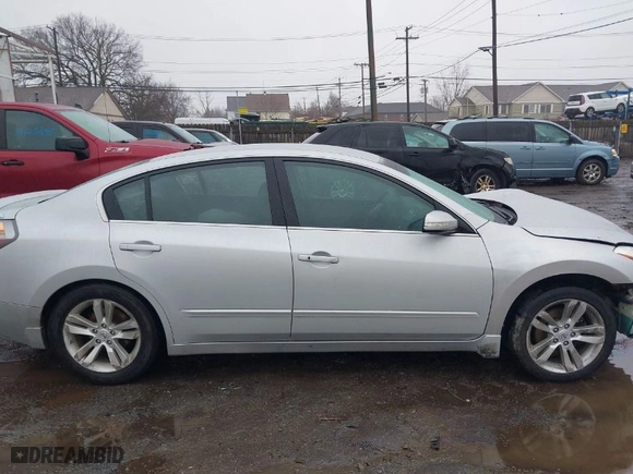 2012 Nissan Altima 3.5 SR with VIN 1N4BL2AP2CN409332, listed as a IAAI auction lot 39111020 with NaN miles. Bid and sale history available at carsss.com. Image 13.