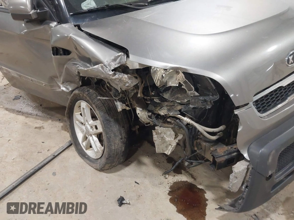 2011 Kia Soul + with VIN KNDJT2A23B7317367, listed as a IAAI auction lot 41880399 with 186,736 mi miles. Bid and sale history available at carsss.com. Image 6.