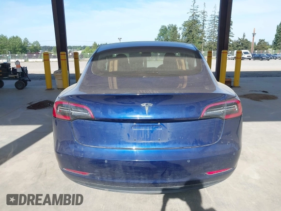 2018 Tesla Model 3 Long Range Battery z VIN 5YJ3E1EA6JF041970, wystawiony jako IAAI lot #42224514 z przebiegiem 79 744 mil mil oraz . Historia ofert i sprzedaży dostępna na DreamBid. Obrazek 16.