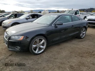 2012 Audi A5 Premium Plus z VIN WAURFAFRXCA008605, wystawiony jako Copart lot #82006004 z przebiegiem 168 082 mil mil oraz Czysty tytuł • Clean title. Historia ofert i sprzedaży dostępna na DreamBid. Obrazek 1.