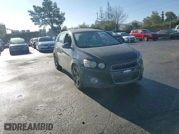 2012 Chevrolet Sonic LTZ z VIN 1G1JE6SH2C4126197, wystawiony jako Copart lot #85541214 z przebiegiem Nie podano mil oraz Szkoda całkowita • Salvage title. Historia ofert i sprzedaży dostępna na DreamBid. Obrazek 11.