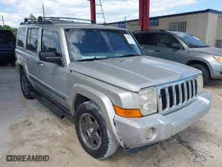 2008 Jeep Commander Sport with VIN 1J8HH48K08C200971, listed as a IAAI auction lot 42046063 with 232,501 mi miles. Bid and sale history available at carsss.com. Image 1.