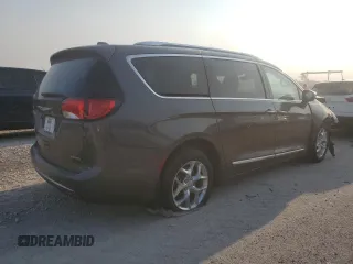2018 Chrysler Pacifica Limited z VIN 2C4RC1GG8JR125231, wystawiony jako Copart lot #62753534 z przebiegiem Nie podano mil oraz Szkody całkowita. Historia ofert i sprzedaży dostępna na DreamBid. Obrazek 3.