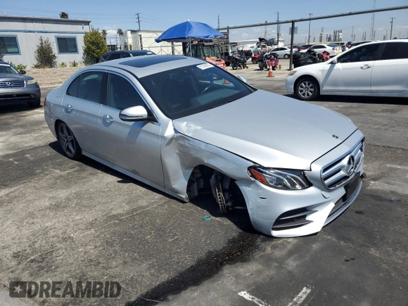 2020 Mercedes-Benz E 350 z VIN WDDZF8DB5LA710497, wystawiony jako Copart lot #51329925 z przebiegiem 41 490 mil mil oraz Szkoda całkowita • Salvage title. Historia ofert i sprzedaży dostępna na DreamBid. Obrazek 4.