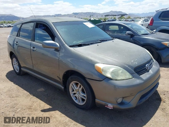 2005 Toyota Matrix STD with VIN 2T1KR32E05C399465, listed as a IAAI auction lot 42084140 with 147,281 mi miles. Bid and sale history available at carsss.com. Image 1.