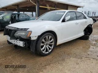 2014 Chrysler 300 S z VIN 2C3CCABG9EH355583, wystawiony jako Copart lot #49918575 z przebiegiem 144 219 mil mil oraz Szkoda całkowita • Salvage title. Historia ofert i sprzedaży dostępna na DreamBid. Obrazek 1.