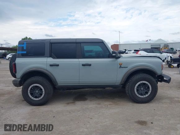 2022 Ford Bronco z VIN 1FMEE5DP3NLB31811, wystawiony jako IAAI lot #42303650 z przebiegiem 43 636 mil mil oraz . Historia ofert i sprzedaży dostępna na DreamBid. Obrazek 13.