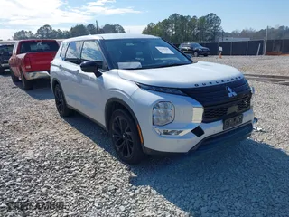 2023 Mitsubishi Outlander SE with VIN JA4J4UA83PZ035040, listed as a IAAI auction lot 41648195 with 45,528 mi miles. Bid and sale history available at carsss.com. Image 1.