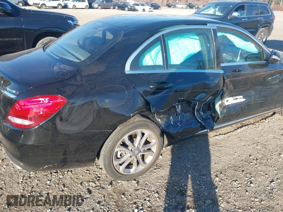 2015 Mercedes-Benz C-Class C 300 Luxury with VIN 55SWF4KB1FU063728, listed as a IAAI auction lot 41280726 with 27,010 mi miles. Bid and sale history available at carsss.com. Image 4.