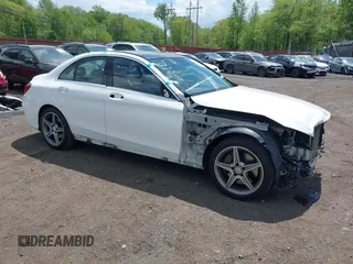 2016 Mercedes-Benz C 300 Luxury z VIN 55SWF4KB8GU155114, wystawiony jako IAAI lot #42186742 z przebiegiem 53 668 mil mil oraz . Historia ofert i sprzedaży dostępna na DreamBid. Obrazek 1.