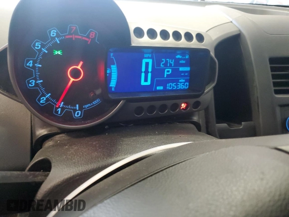 2013 Chevrolet Sonic LS z VIN 1G1JA5SH9D4211285, wystawiony jako Copart lot #51173585 z przebiegiem 105 360 mil mil oraz Szkoda całkowita • Salvage title. Historia ofert i sprzedaży dostępna na DreamBid. Obrazek 9.