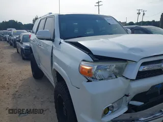 2011 Toyota 4Runner Trail z VIN JTEBU5JRXB5058223, wystawiony jako IAAI lot #42277953 z przebiegiem 269 868 mil mil oraz . Historia ofert i sprzedaży dostępna na DreamBid. Obrazek 18.