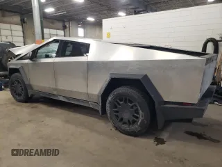 2024 Tesla Cybertruck z VIN 7G2CEHEDXRA010522, wystawiony jako Copart lot #43239515 z przebiegiem Nie podano mil oraz Szkoda całkowita • Salvage title. Historia ofert i sprzedaży dostępna na DreamBid. Obrazek 2.