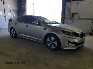 2013 Kia Optima EX z VIN KNAGM4AD3D5057004, wystawiony jako Copart lot #56042015 z przebiegiem 129 626 mil mil oraz Szkoda całkowita • Salvage title. Historia ofert i sprzedaży dostępna na DreamBid. Obrazek 4.