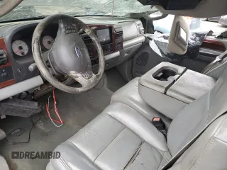 2005 Ford F-350 XL z VIN 1FTWX31P25EB39463, wystawiony jako Copart lot #49637815 z przebiegiem Nie podano mil oraz Szkoda całkowita • Salvage title. Historia ofert i sprzedaży dostępna na DreamBid. Obrazek 8.