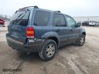 2005 Ford Escape XLT with VIN 1FMYU03145KA42335, listed as a IAAI auction lot 42110937 with 229,394 mi miles. Bid and sale history available at carsss.com. Image 4.