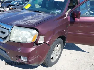 2011 Honda Pilot EX with VIN 5FNYF4H45BB063910, listed as a IAAI auction lot 41893578 with 221,918 mi miles. Bid and sale history available at carsss.com. Image 6.