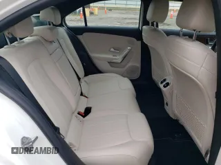 2021 Mercedes-Benz A 220 z VIN W1K3G4FB3MJ270404, wystawiony jako Copart lot #57637575 z przebiegiem 23 708 mil mil oraz Szkody całkowita. Historia ofert i sprzedaży dostępna na DreamBid. Obrazek 10.