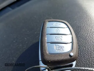2019 Hyundai Tucson Sport z VIN KM8J33AL9KU878474, wystawiony jako IAAI lot #41568959 z przebiegiem 97 412 mil mil oraz . Historia ofert i sprzedaży dostępna na DreamBid. Obrazek 11.