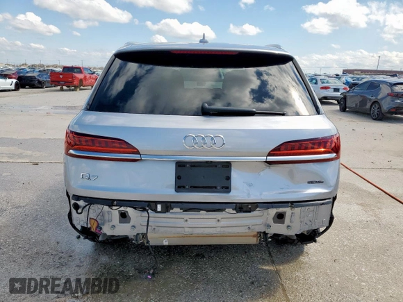 2020 Audi Q7 Premium z VIN WA1AJAF74LD008623, wystawiony jako Copart lot #55928345 z przebiegiem 47 211 mil mil oraz Szkoda całkowita • Salvage title. Historia ofert i sprzedaży dostępna na DreamBid. Obrazek 6.