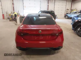 2020 Alfa Romeo Giulia z VIN ZARFANANXL7624226, wystawiony jako IAAI lot #41969817 z przebiegiem 60 367 mil mil oraz . Historia ofert i sprzedaży dostępna na DreamBid. Obrazek 16.
