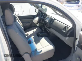 2014 Toyota Tacoma z VIN 5TFNX4CN0EX036172, wystawiony jako IAAI lot #42257113 z przebiegiem 171 601 mil mil oraz . Historia ofert i sprzedaży dostępna na DreamBid. Obrazek 8.