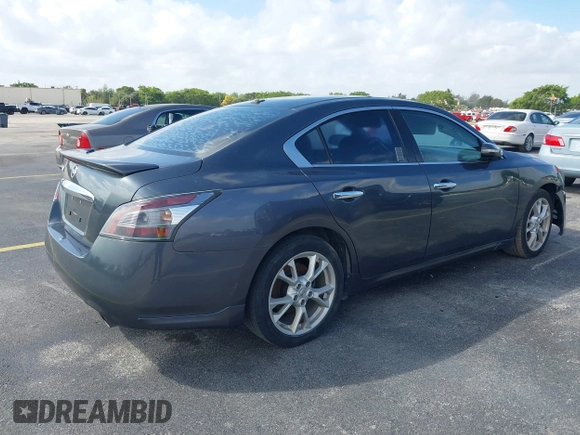 2013 Nissan Maxima SV z VIN 1N4AA5AP0DC831535, wystawiony jako IAAI lot #41715424 z przebiegiem 125 533 mil mil oraz . Historia ofert i sprzedaży dostępna na DreamBid. Obrazek 4.