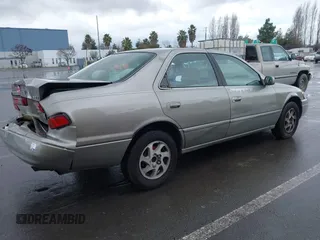 1998 Toyota Camry LE z VIN JT2BG22K7W0225872, wystawiony jako IAAI lot #41252434 z przebiegiem 160 763 mil mil oraz . Historia ofert i sprzedaży dostępna na DreamBid. Obrazek 4.