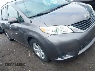 2014 Toyota Sienna LE AAS with VIN 5TDKK3DC3ES506466, listed as a IAAI auction lot 41908023 with 118,297 mi miles and . Bid and sale history available at carsss.com. Image 1.