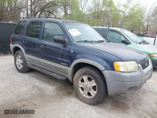 2002 Ford Escape XLT Choice with VIN 1FMYU03122KB98126, listed as a IAAI auction lot 41931702 with 225,401 mi miles. Bid and sale history available at carsss.com. Image 1.