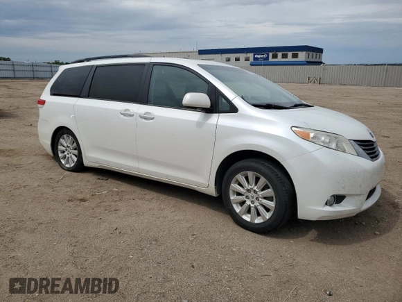2012 Toyota Sienna XLE с VIN 5TDDK3DC8CS043732, выставлен на аукционе Copart как лот 58037885 с пробегом 234 881 миль миль и Списание • Salvage title. История ставок и продаж доступна на DreamBid. Изображение 4.