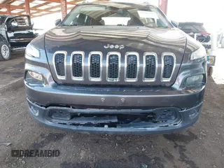 2017 Jeep Cherokee Latitude z VIN 1C4PJLCS2HW572478, wystawiony jako IAAI lot #41200772 z przebiegiem 71 879 mil mil oraz . Historia ofert i sprzedaży dostępna na DreamBid. Obrazek 6.