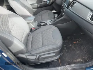 2017 Kia Niro LX with VIN KNDCB3LC0H5104761, listed as a IAAI auction lot 41516734 with 110,486 mi miles. Bid and sale history available at carsss.com. Image 5.