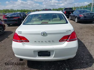 2007 Toyota Avalon XL z VIN 4T1BK36B07U187140, wystawiony jako IAAI lot #42333928 z przebiegiem 119 924 mil mil oraz . Historia ofert i sprzedaży dostępna na DreamBid. Obrazek 17.