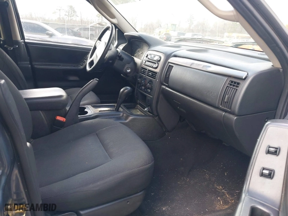 2004 Jeep Grand Cherokee Laredo with VIN 1J4GX48S14C324581, listed as a IAAI auction lot 41717938 with 213,178 mi miles. Bid and sale history available at carsss.com. Image 5.