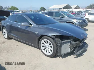 2019 Tesla Model S 75D z VIN 5YJSA1E25KF304371, wystawiony jako IAAI lot #42349856 z przebiegiem 64 788 mil mil oraz . Historia ofert i sprzedaży dostępna na DreamBid. Obrazek 1.