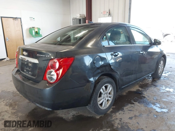 2014 Chevrolet Sonic LT z VIN 1G1JC5SH2E4199864, wystawiony jako IAAI lot #42370631 z przebiegiem 59 781 mil mil oraz . Historia ofert i sprzedaży dostępna na DreamBid. Obrazek 4.